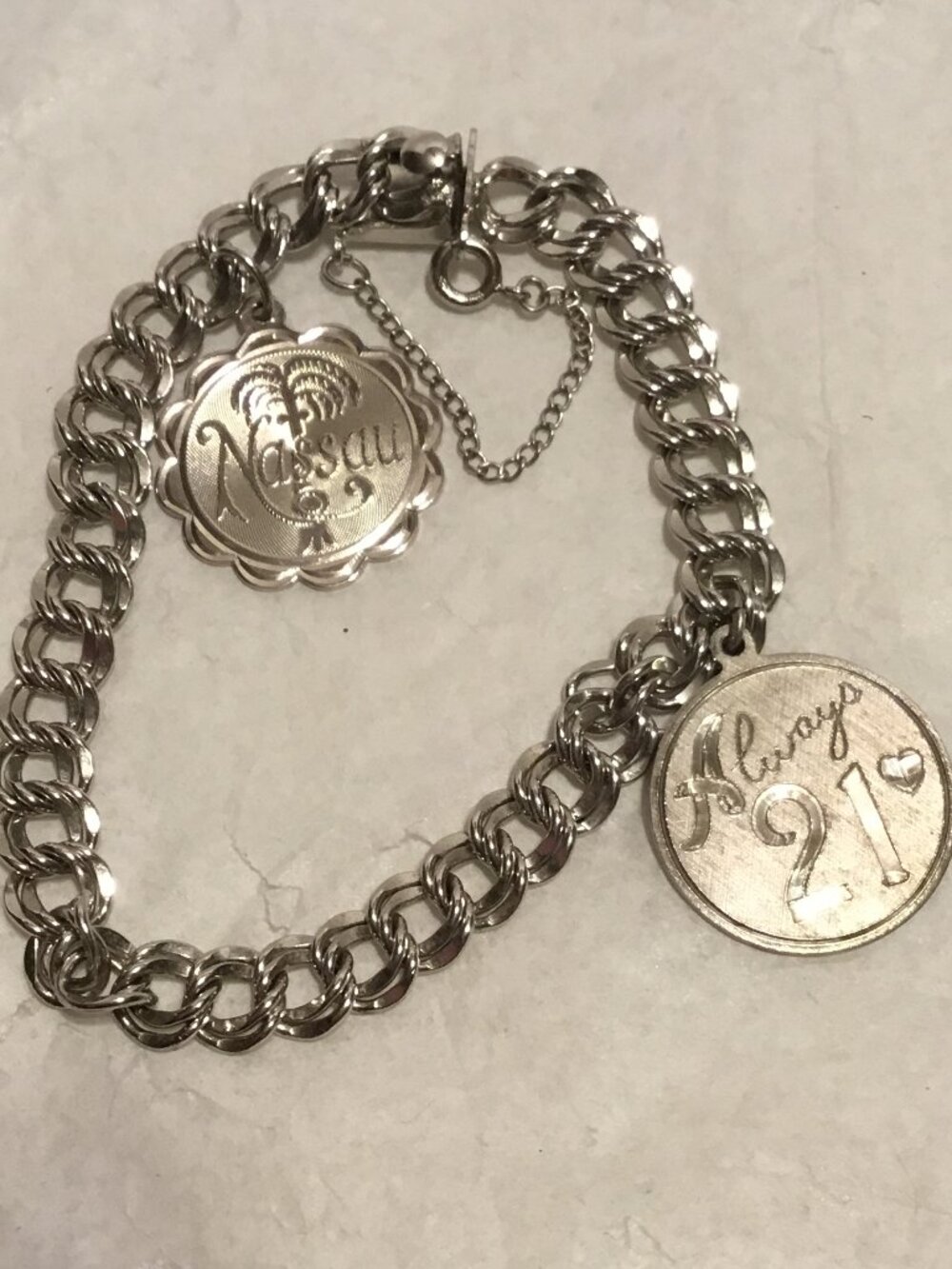 Very nice sterling silver Nassau charm bracelet w/ safety catch - Picture 2 of 11